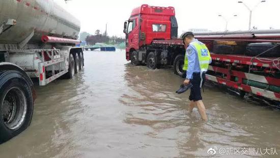 南陽突遭暴雨！多3d全息廣告機(jī)地被淹瞬間成“海”！